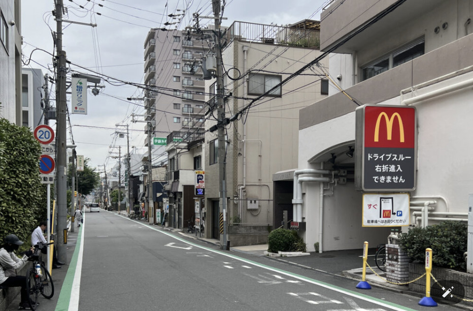 ドライブスルーの看板